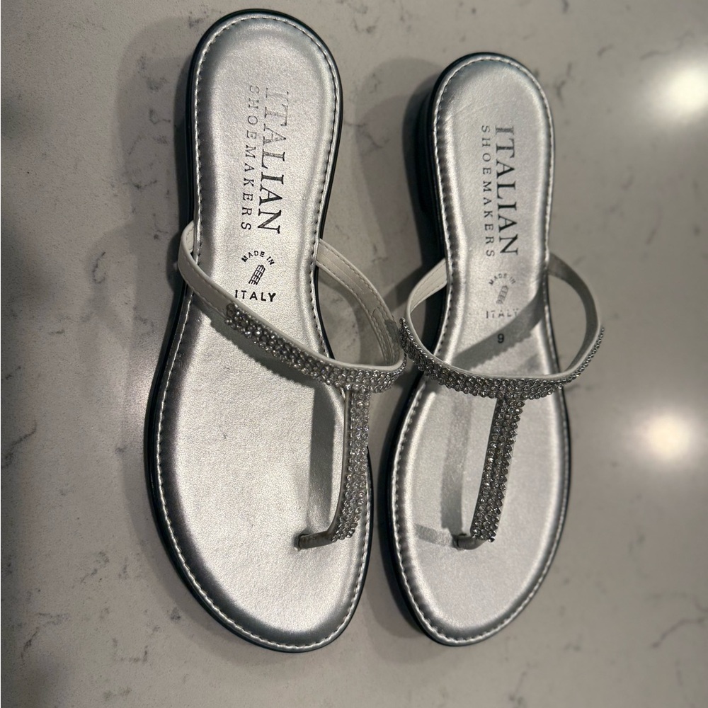 Italian Shoemakers Silver Thong Sandals Sleek Design